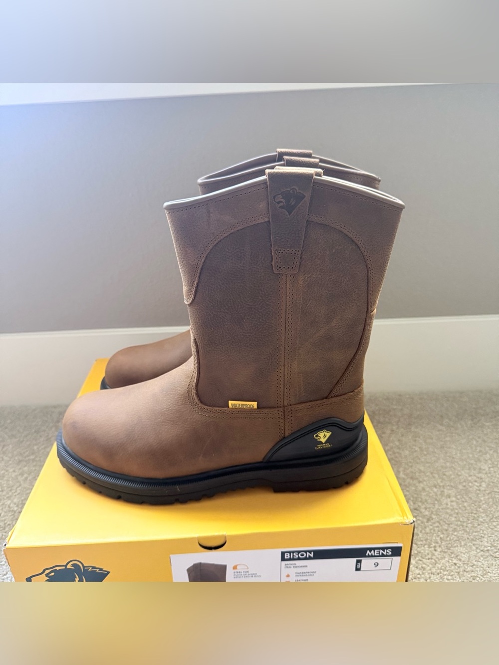 NWB Herman Survivors Bison Men’s size 9 waterproof leather steel toe boots